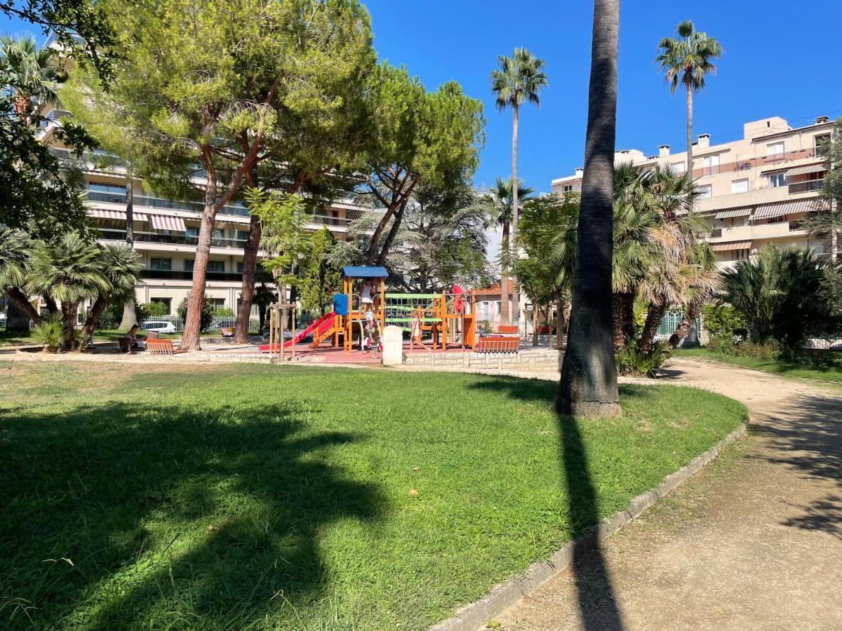 Spacieux F2 Climatise Proche De La Mer Antibes Exteriér fotografie